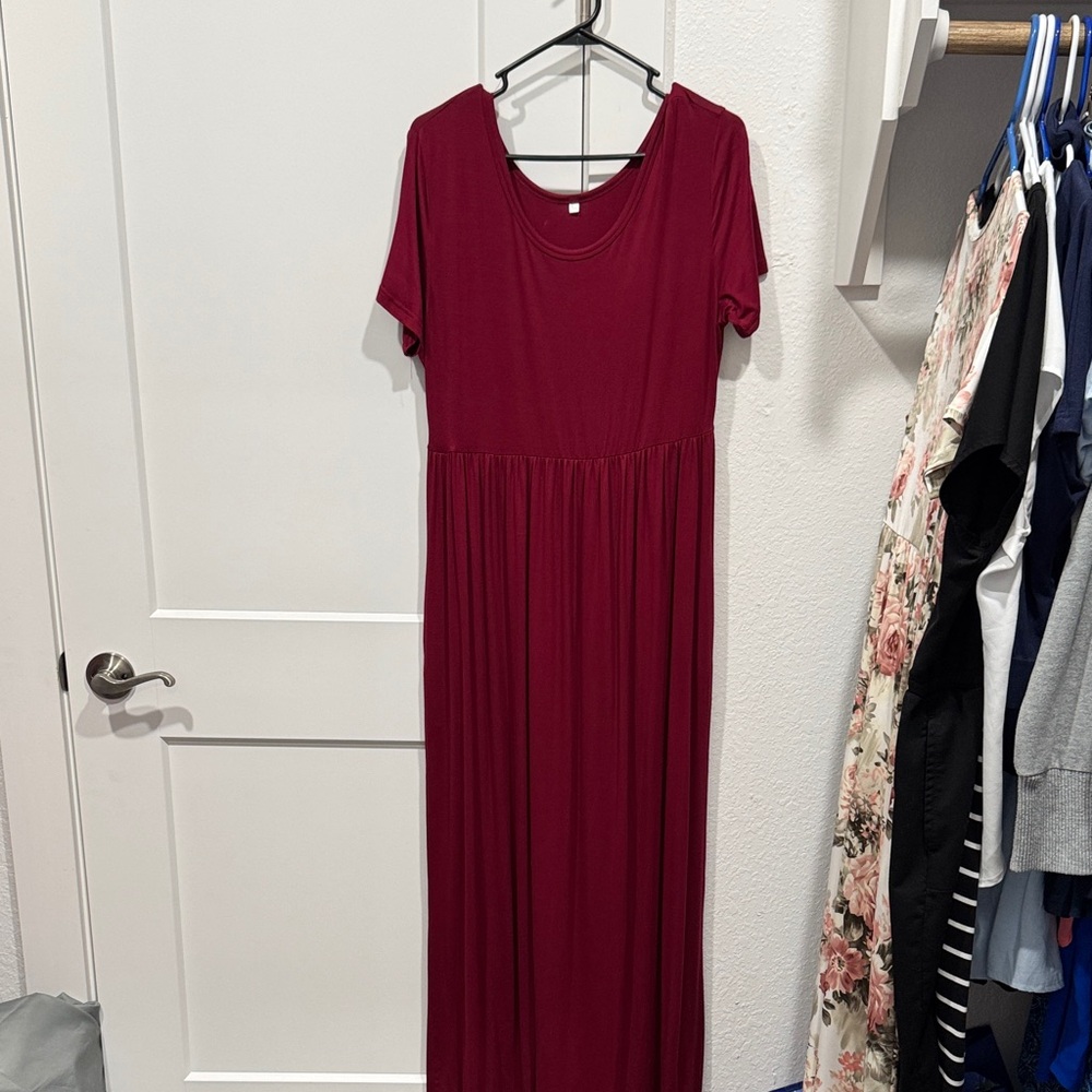 Elegant Burgundy Maxi Dress